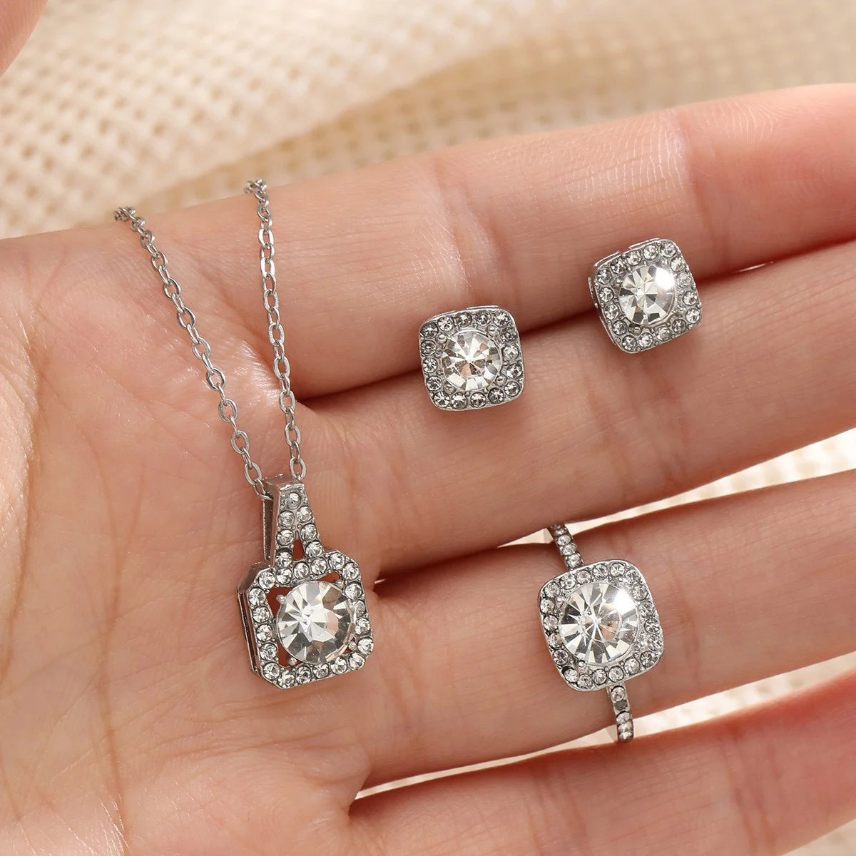 Parure Bijoux Minimaliste Zircon Design Carré | Collier Pendentif + Bague + Boucles d'Oreilles